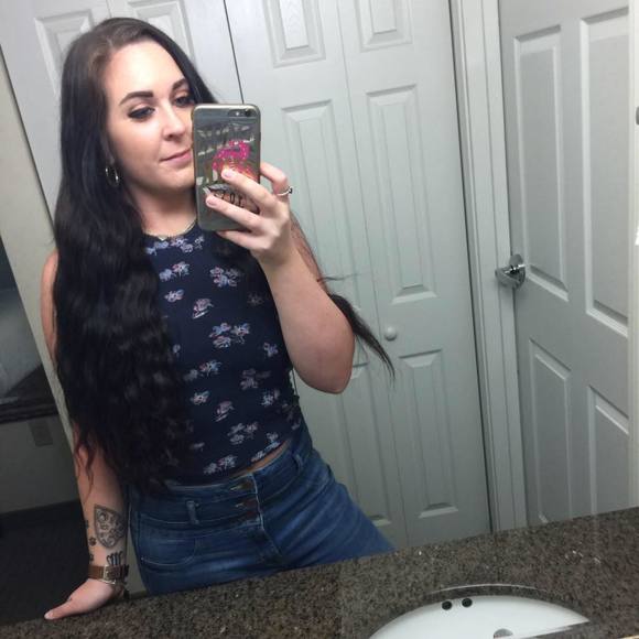 Meet your Posher, Laura - Picture 1 of 1